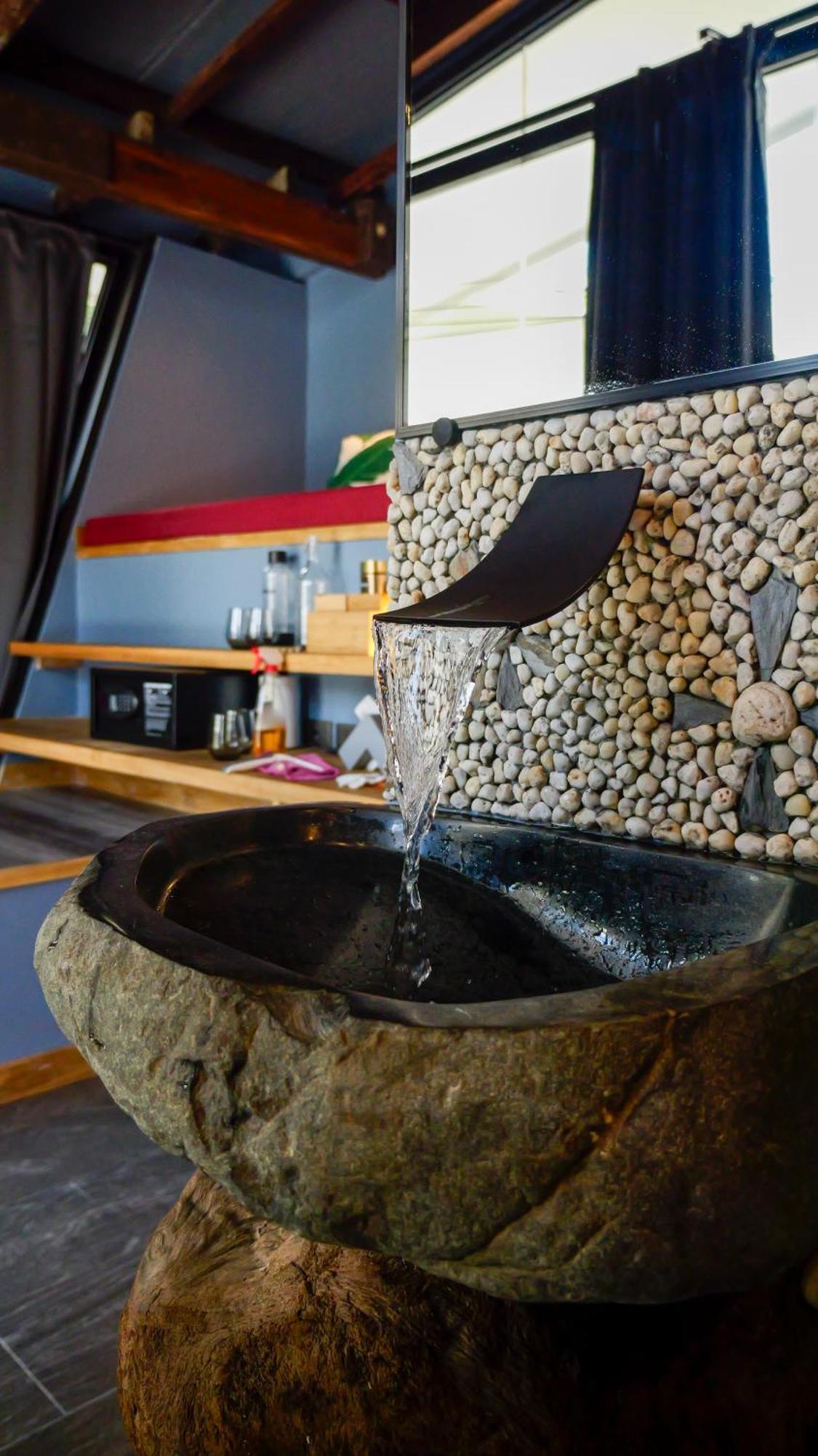 Rockinnest Hotel 엘니도 외부 사진